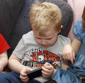 Ces écrans qui nous servent à lire Ces écrans qui nous servent à lire